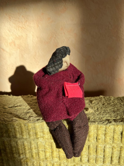 Along the borders of the edging. Women 2082